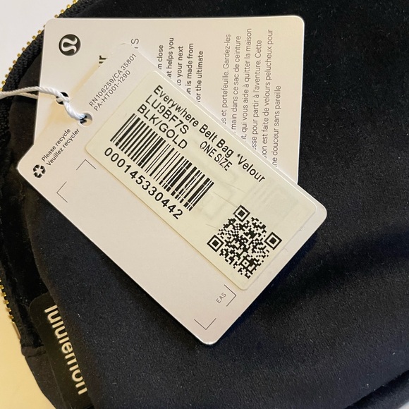 LULULELMON NWT Black Velour Velvet Everywhere Belt Bag Fanny Pack - Picture 2 of 4